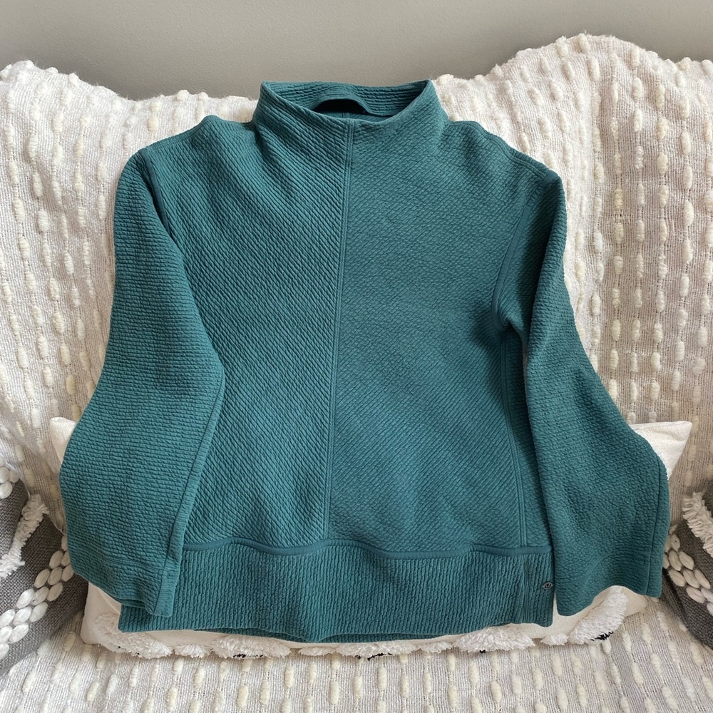 {Lululemon} Mock Turtleneck Pullover